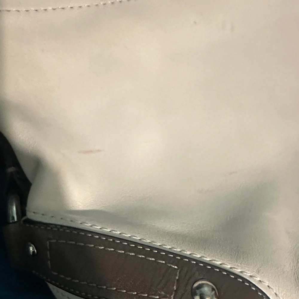 Coach Cream and Brown Shoulder Bag - Picture 2 of 9